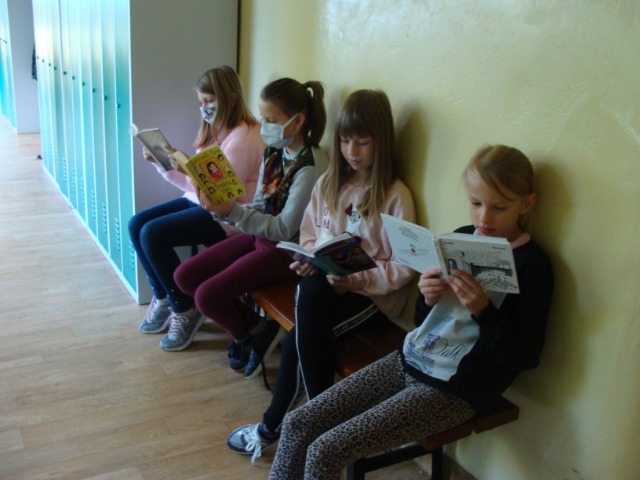 „Przerwa na czytanie” w szkole w Ostrowie - Obrazek 5