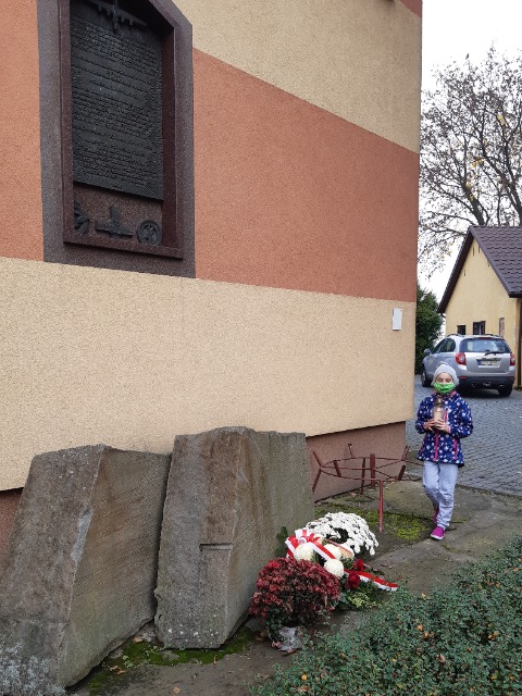 Listopadowe wspomnienie o patronach Szkoły Podstawowej w Ostrowie - Obrazek 2